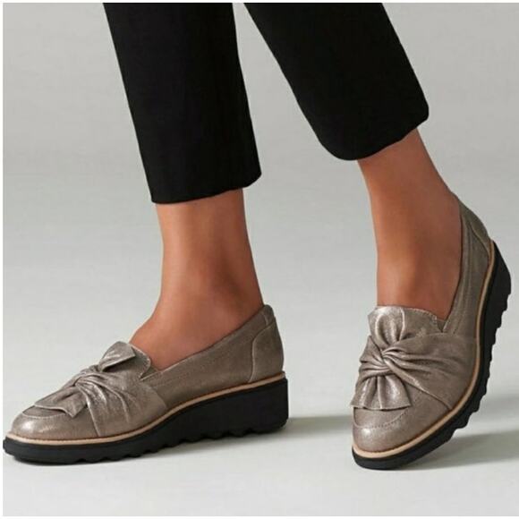 NWOB Clark’s Collection Women's Sharon Dasher Loafers pewter suede size 9 wide - Picture 1 of 9